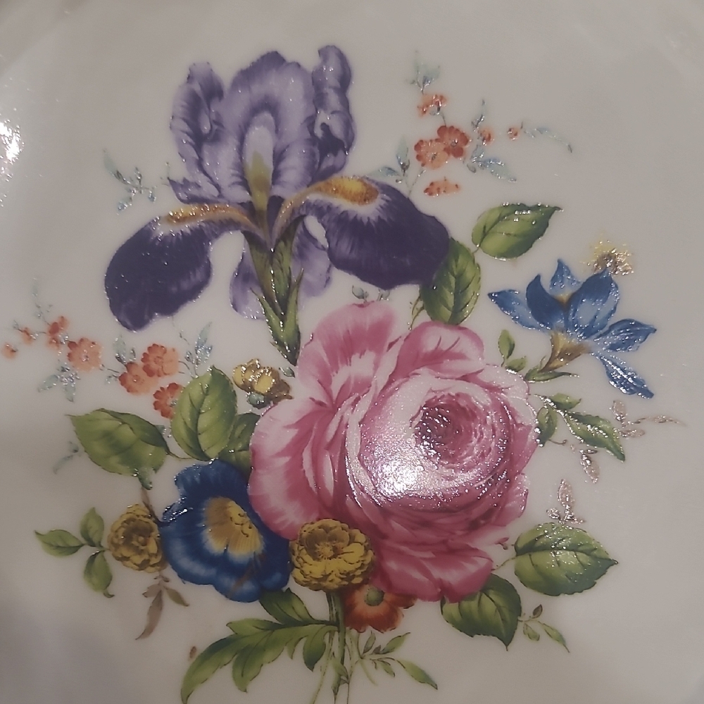 Floral Porcelain Basket with Gold Accents - Picture 5 of 5